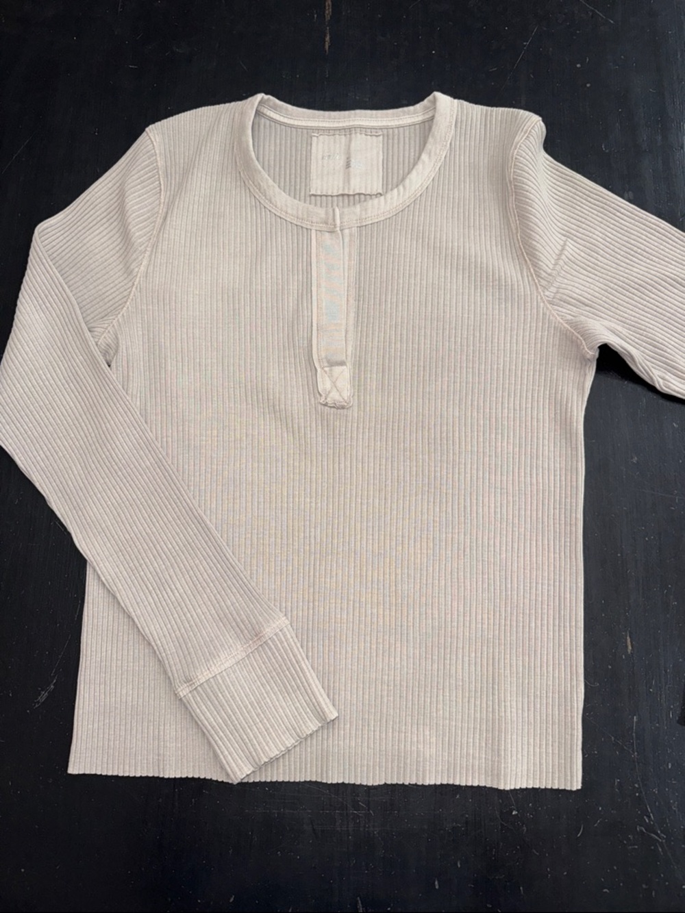 AERIE long sleeve ribbed henley style shirt. tan color. size XL. LIKE NEW.